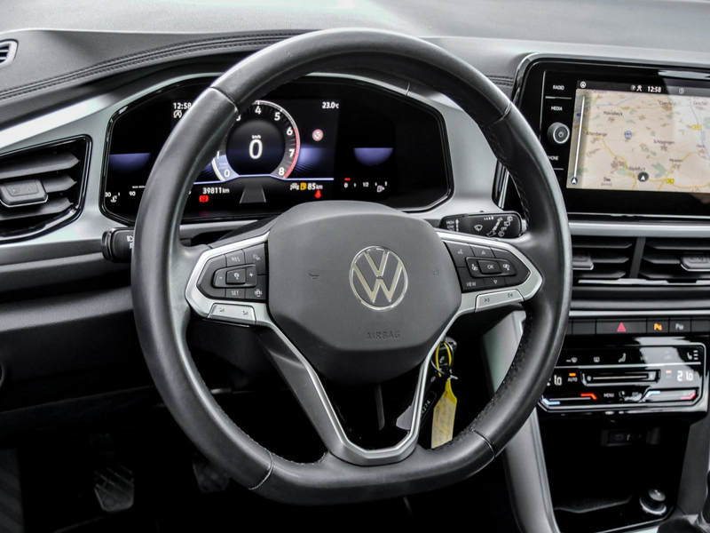 Volkswagen T-Roc Life 1.0 TSI LED Navi ACC 17" Ganzj.reifen — photo 8