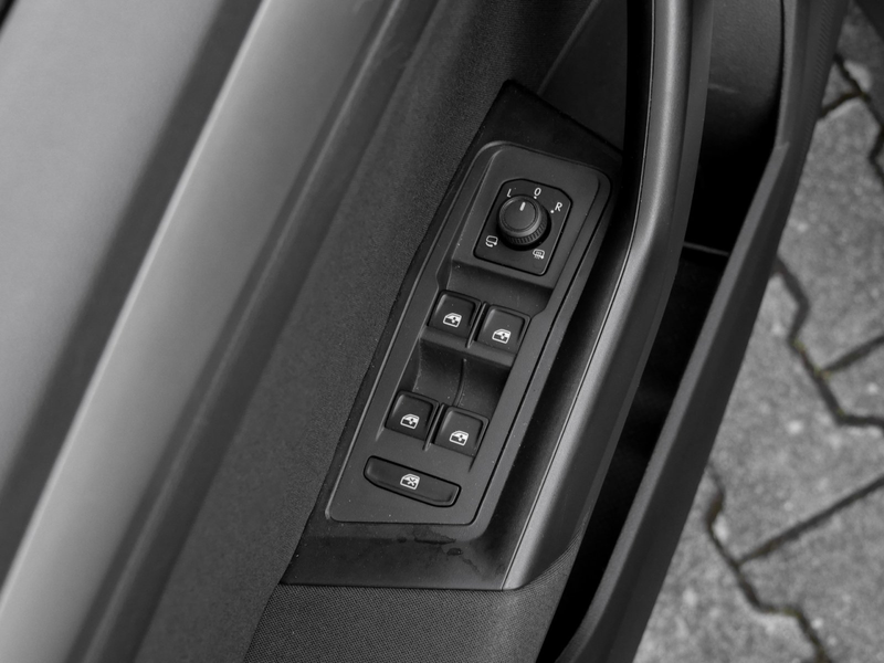 Volkswagen T-Roc Life 1.0 TSI LED Navi ACC 17" Ganzj.reifen — photo 12