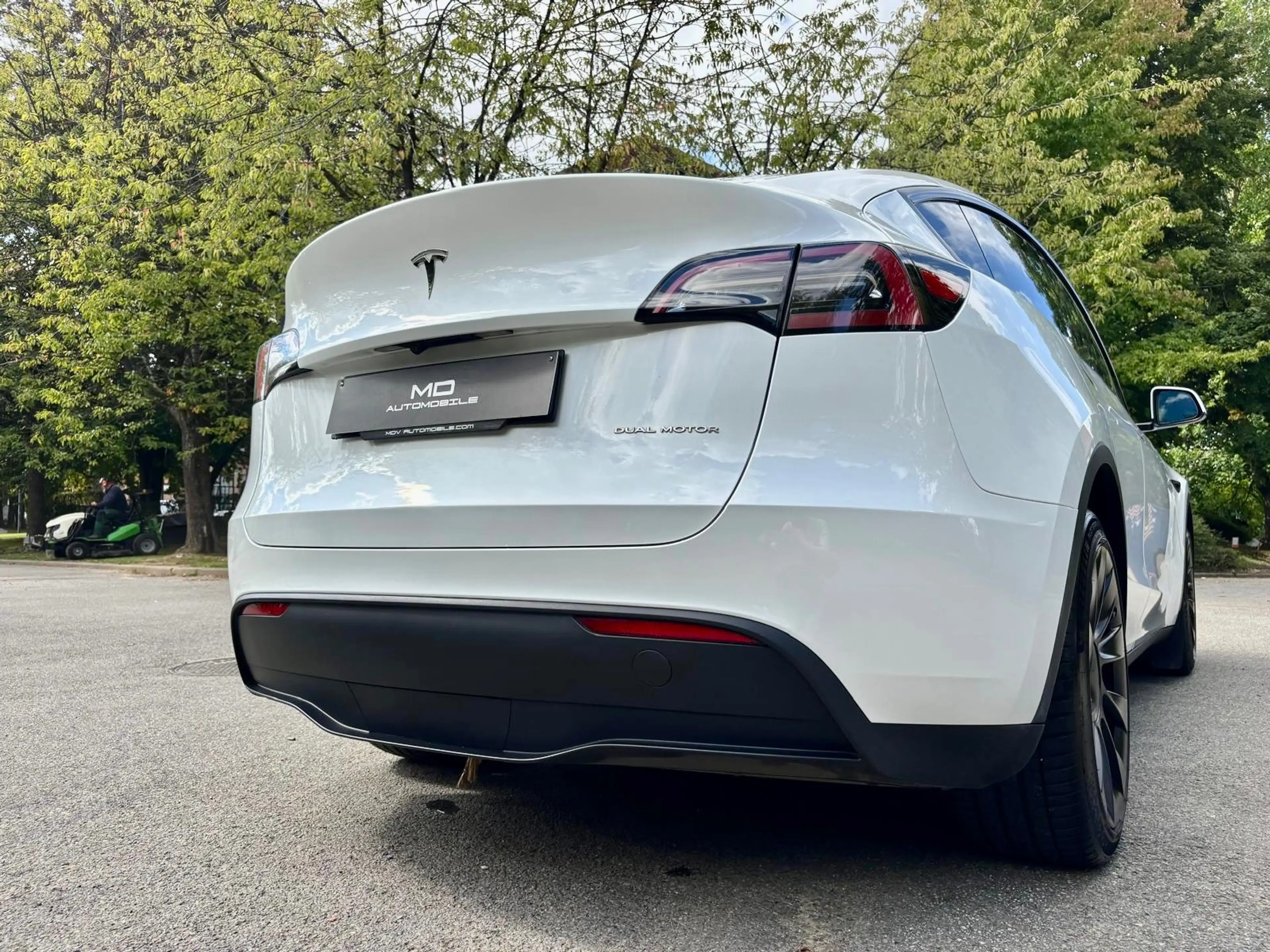 Tesla Model Y Dual Motor Long Range *** 2023 - Trailer *** — photo 9