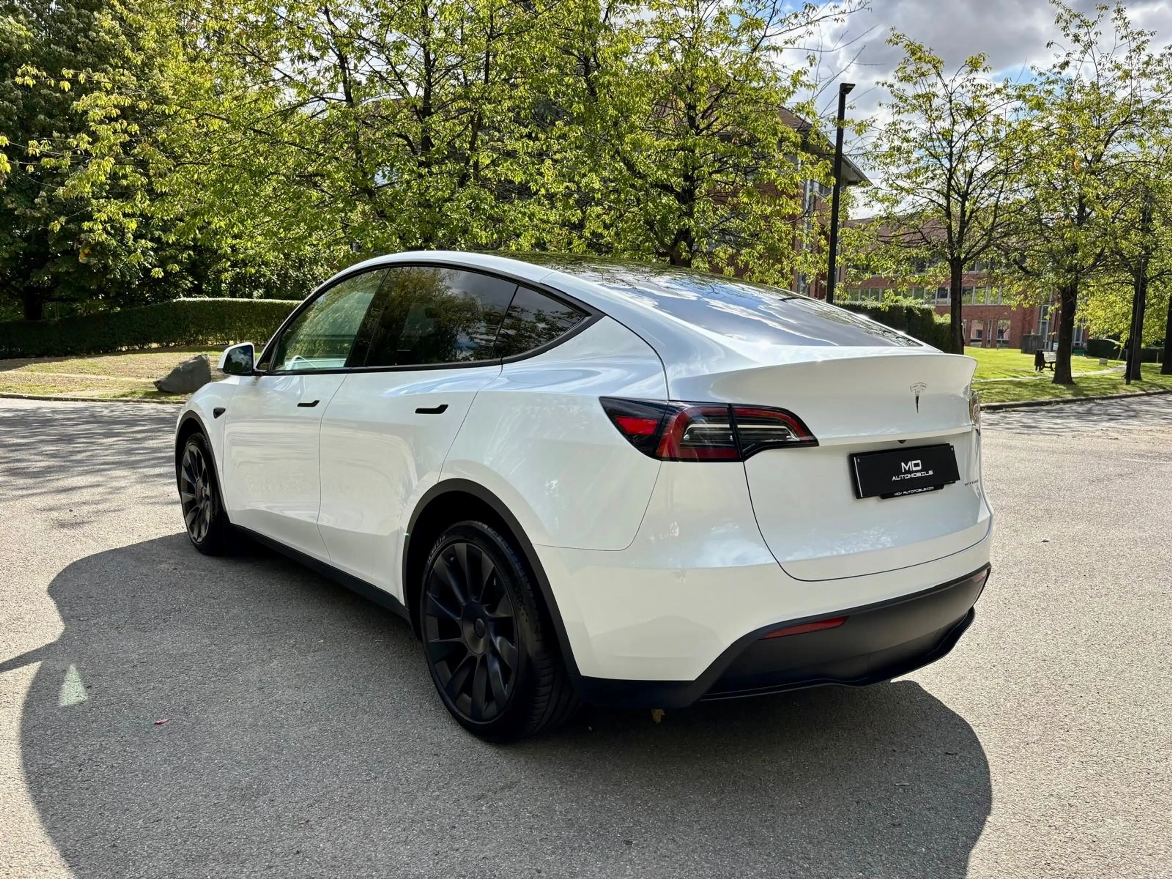 Tesla Model Y Dual Motor Long Range *** 2023 - Trailer *** — photo 3