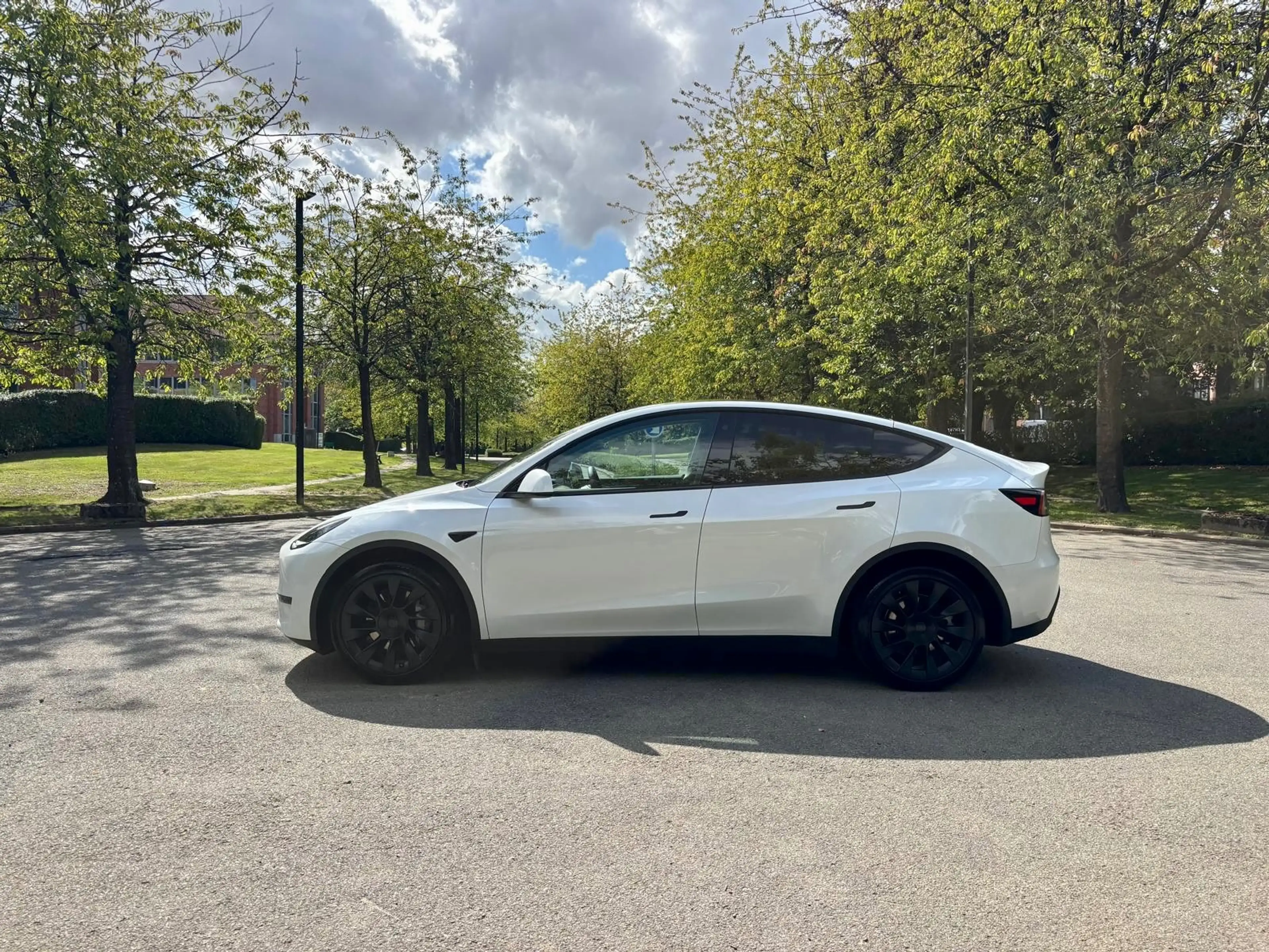 Tesla Model Y Dual Motor Long Range *** 2023 - Trailer ***