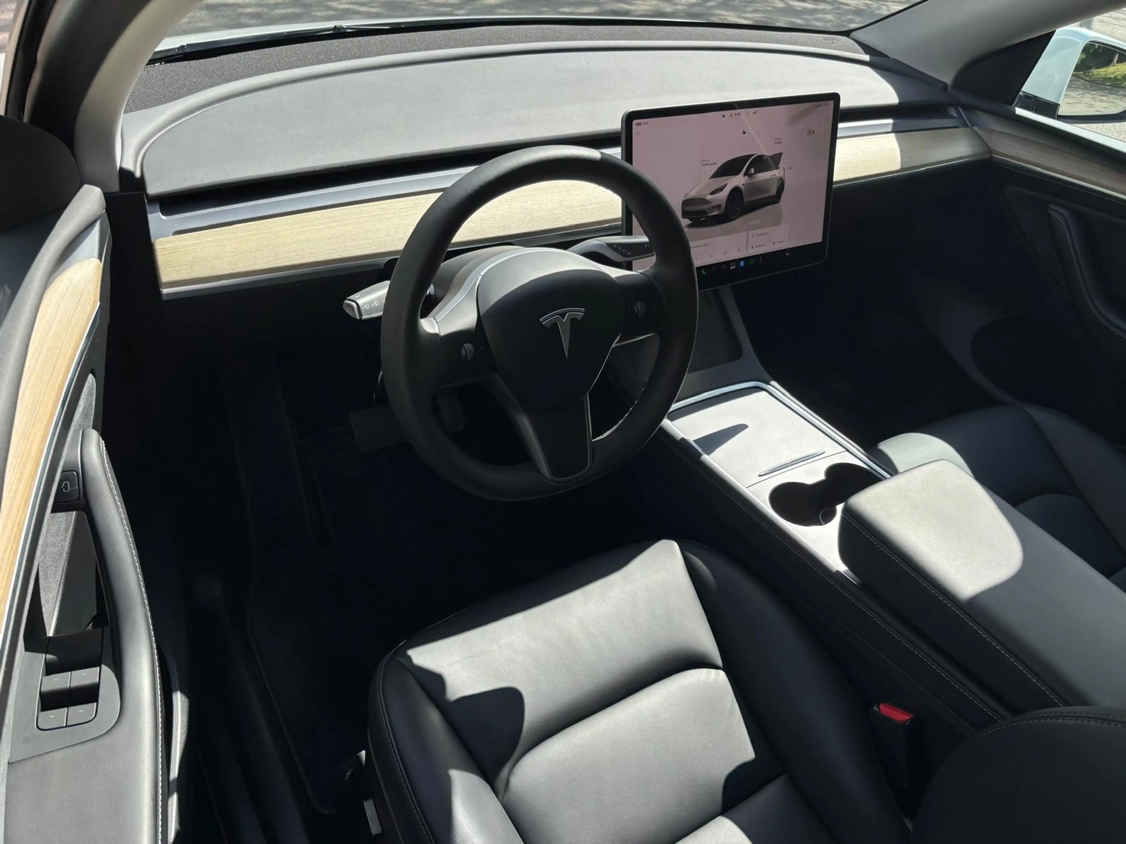Tesla Model Y Dual Motor Long Range *** 2023 - Trailer *** — photo 11