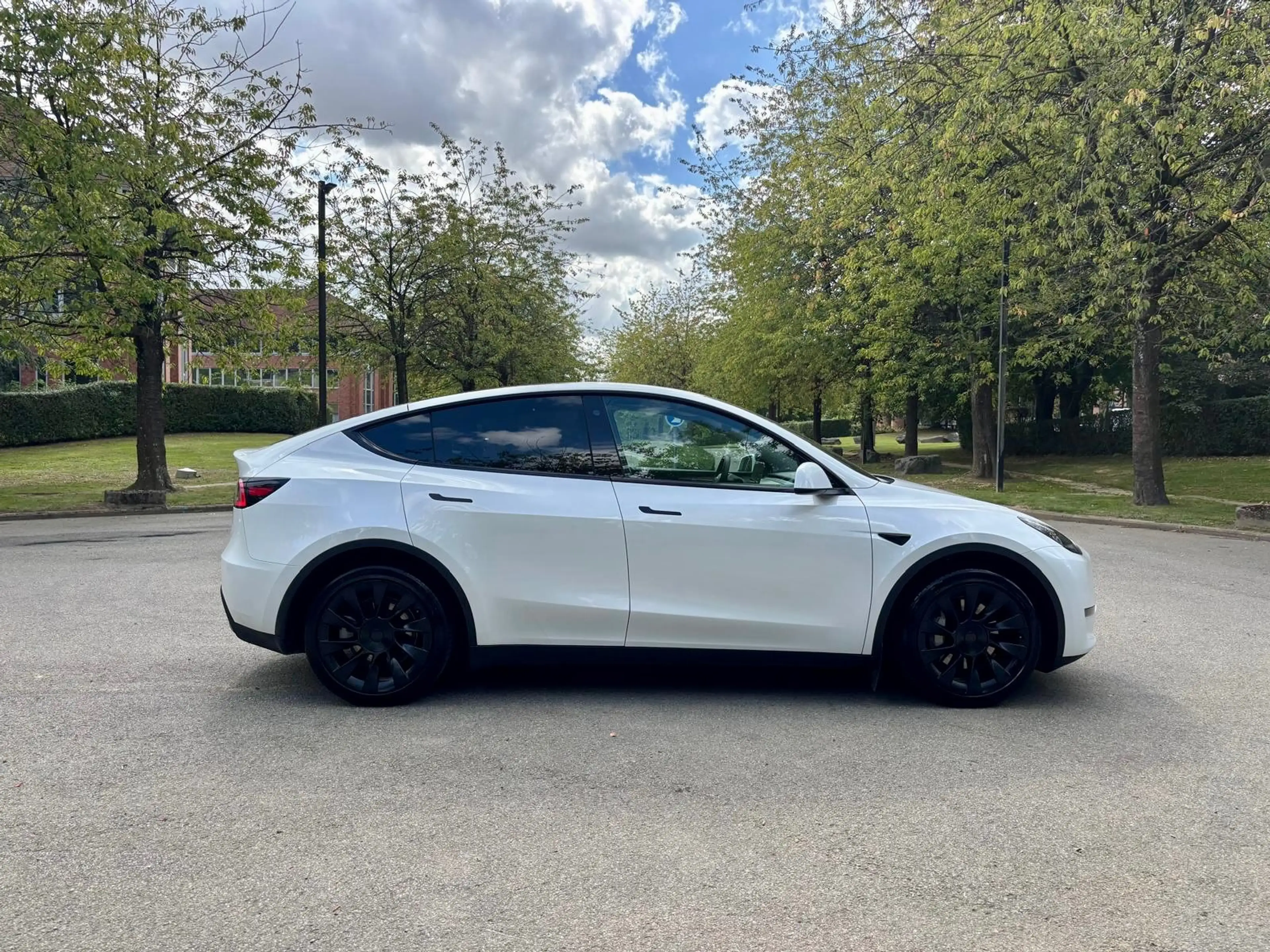 Tesla Model Y Dual Motor Long Range *** 2023 - Trailer *** — photo 5