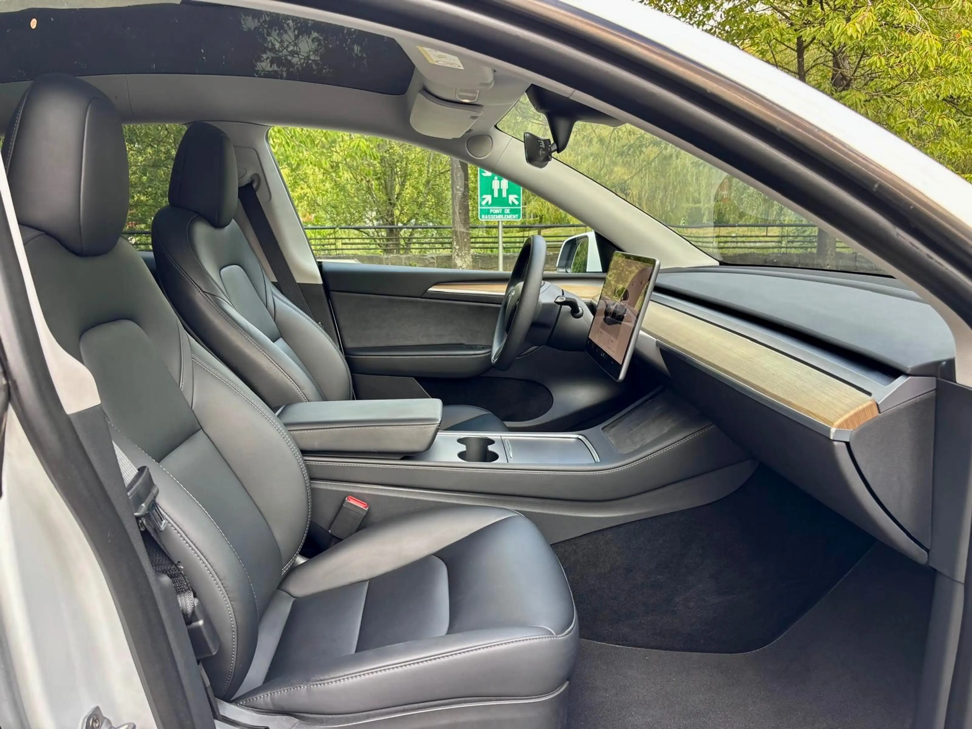Tesla Model Y Dual Motor Long Range *** 2023 - Trailer *** — photo 14