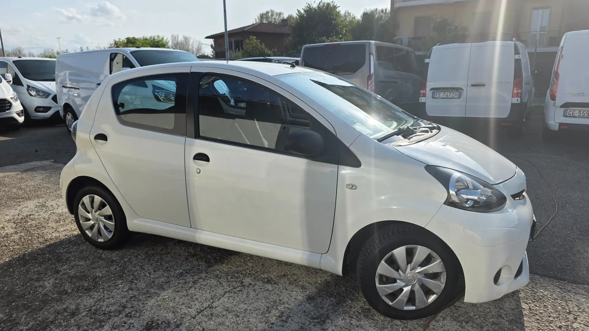Toyota Aygo Aygo I 2012 5p 1.0 Active connect Blanco - 1