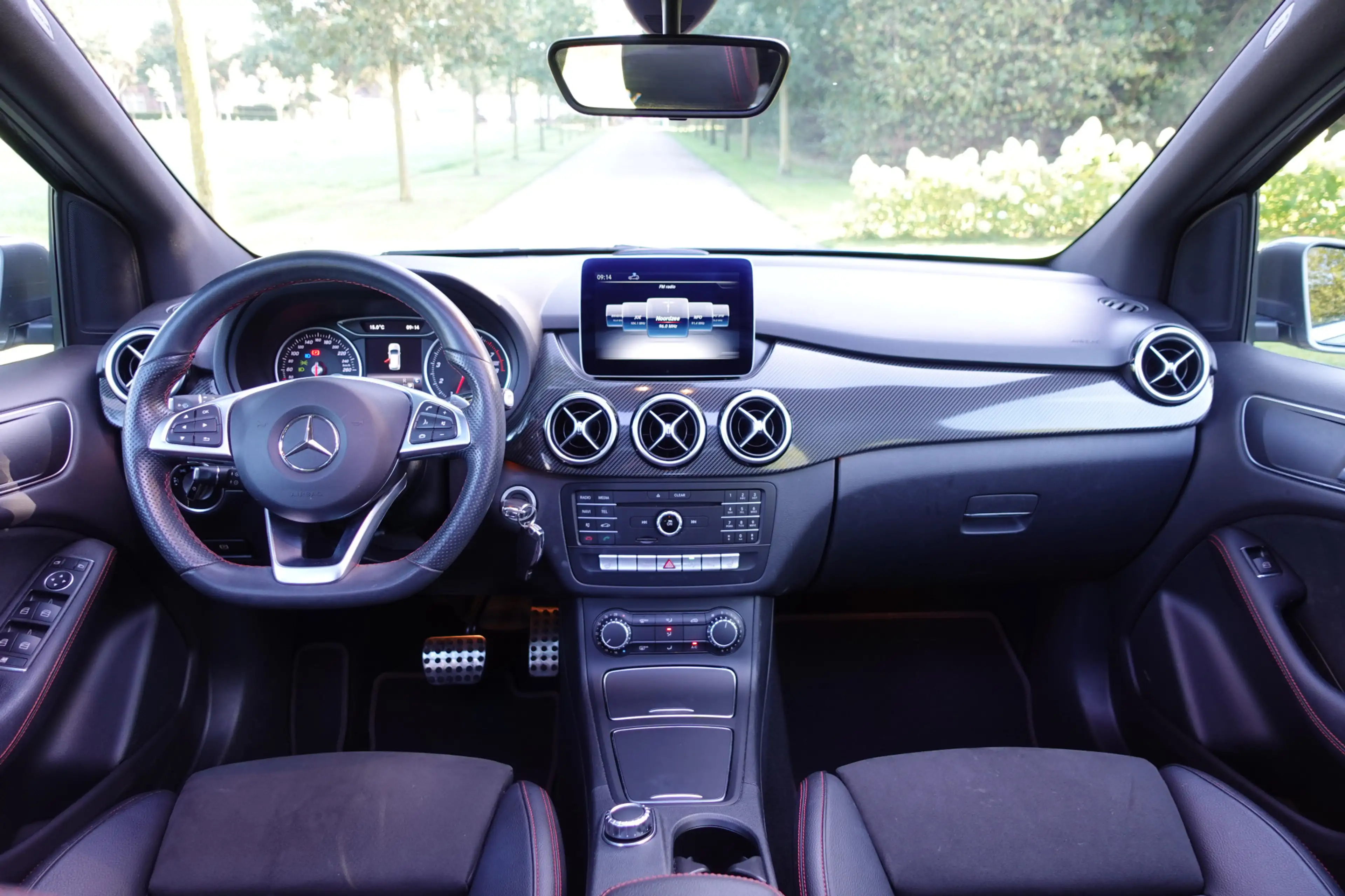 Mercedes-Benz B 180 Business Solution AMG | 1ste eigenaar | Panorama d — photo 14