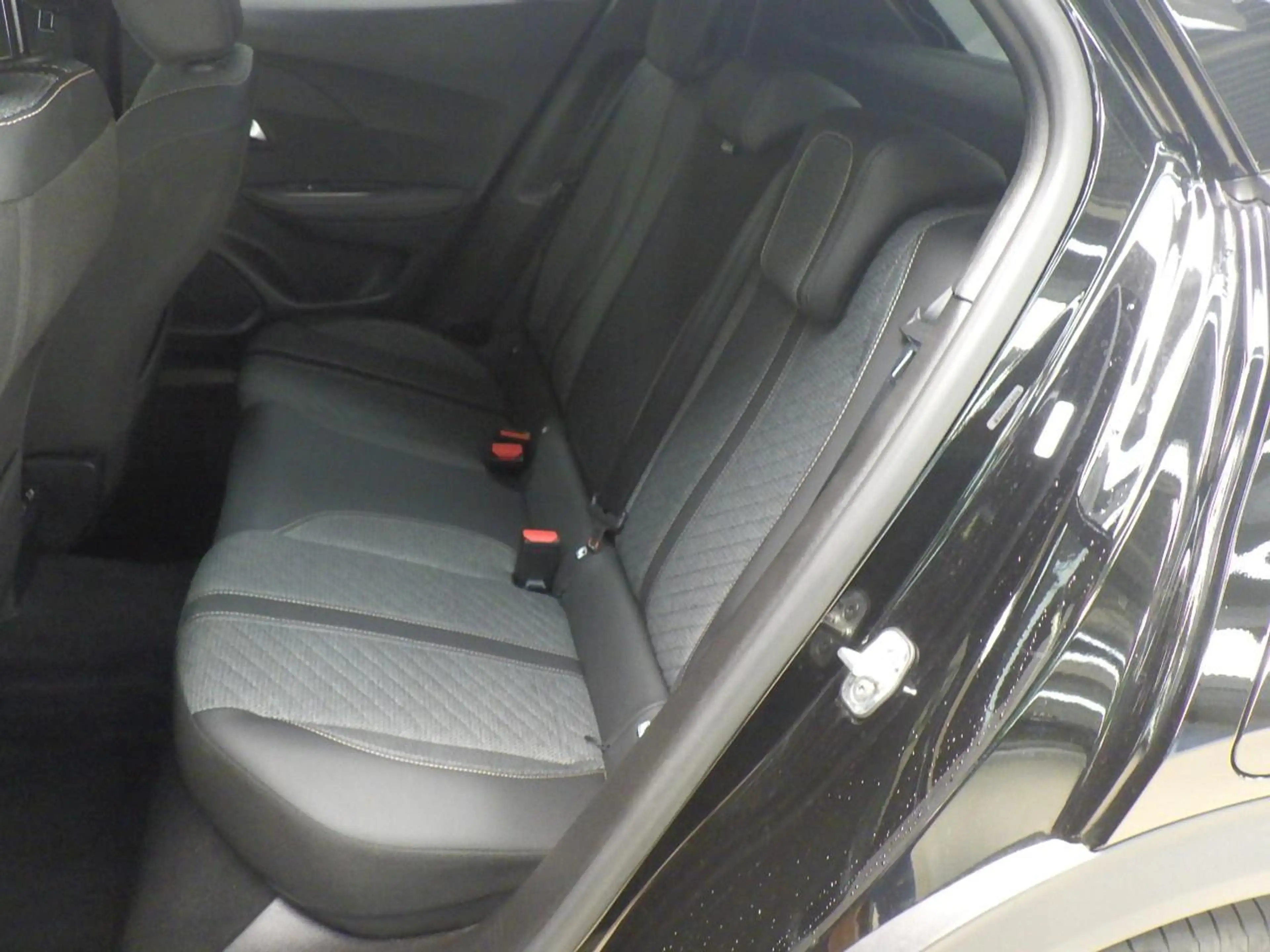 Peugeot 2008 1.2 Hybrid 145 Allure | Automaat | Carplay | Camer — photo 7