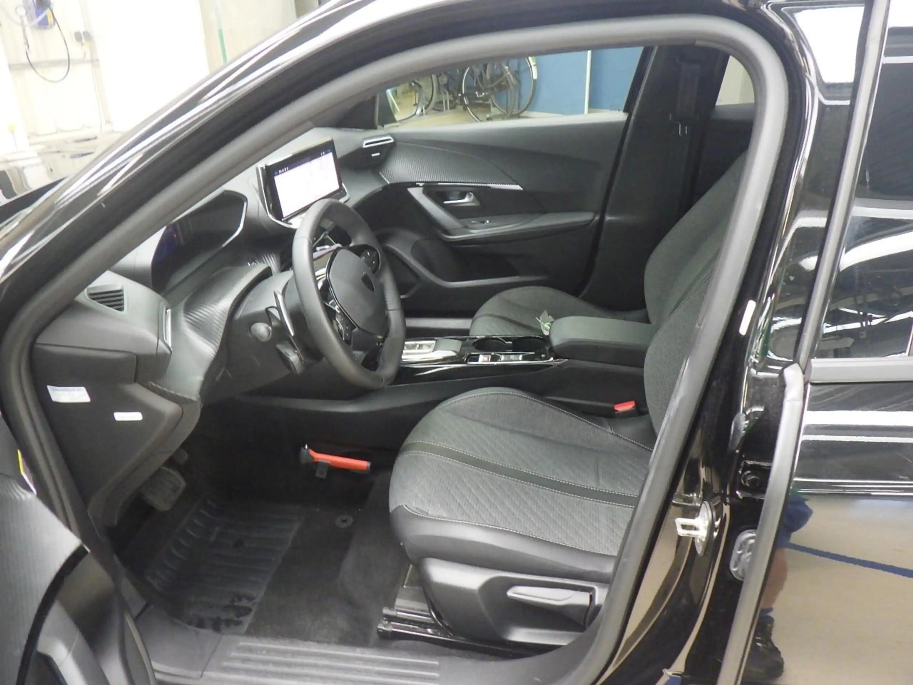 Peugeot 2008 1.2 Hybrid 145 Allure | Automaat | Carplay | Camer — photo 6