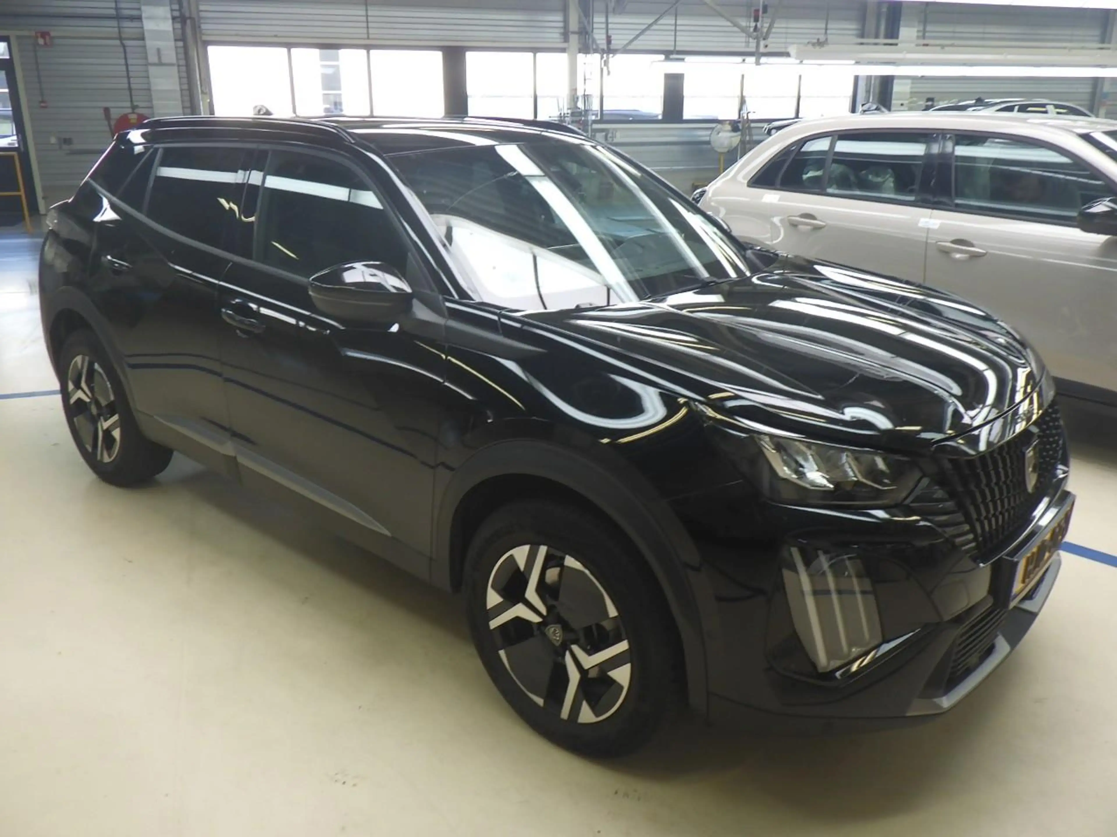 Peugeot 2008 1.2 Hybrid 145 Allure | Automaat | Carplay | Camer — photo 2