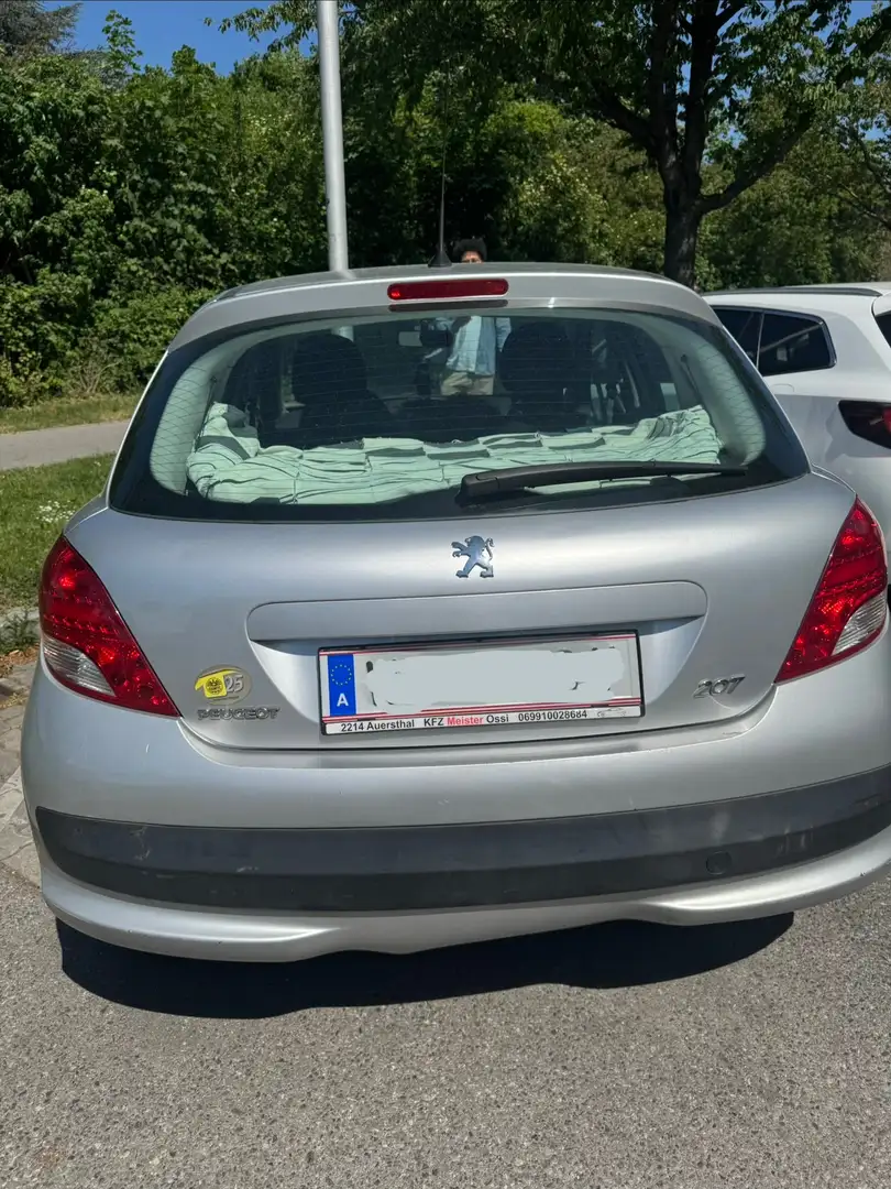 Peugeot 207 207 Junior 1,4 Junior Silber - 2