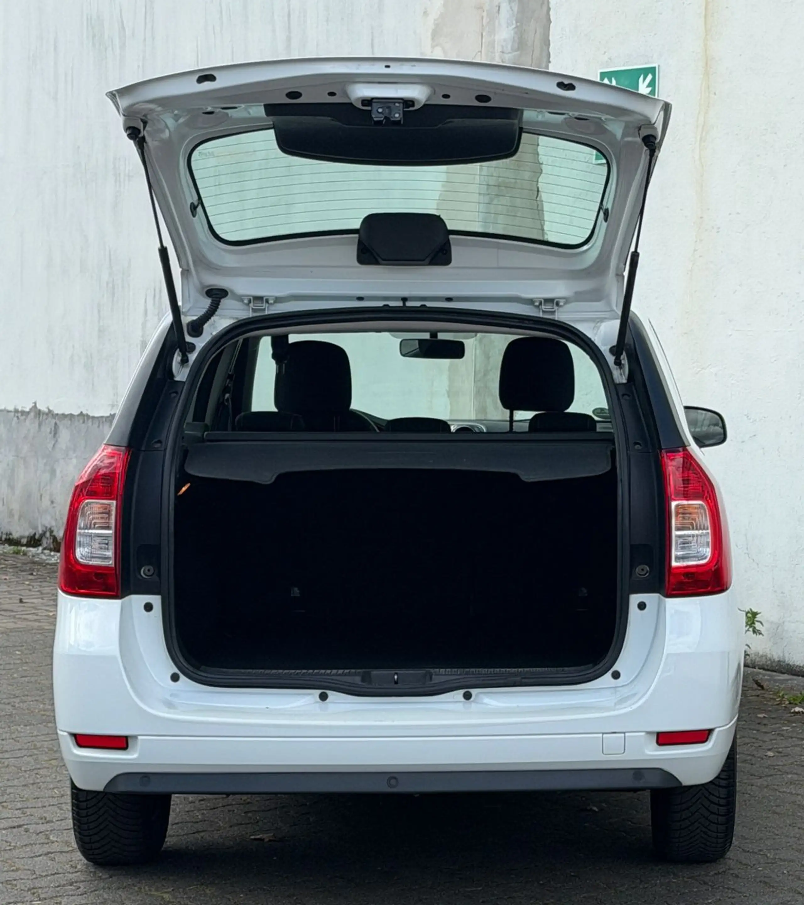 Dacia Logan MCV II Kombi Laureate Automatik Klima R/CD — photo 11