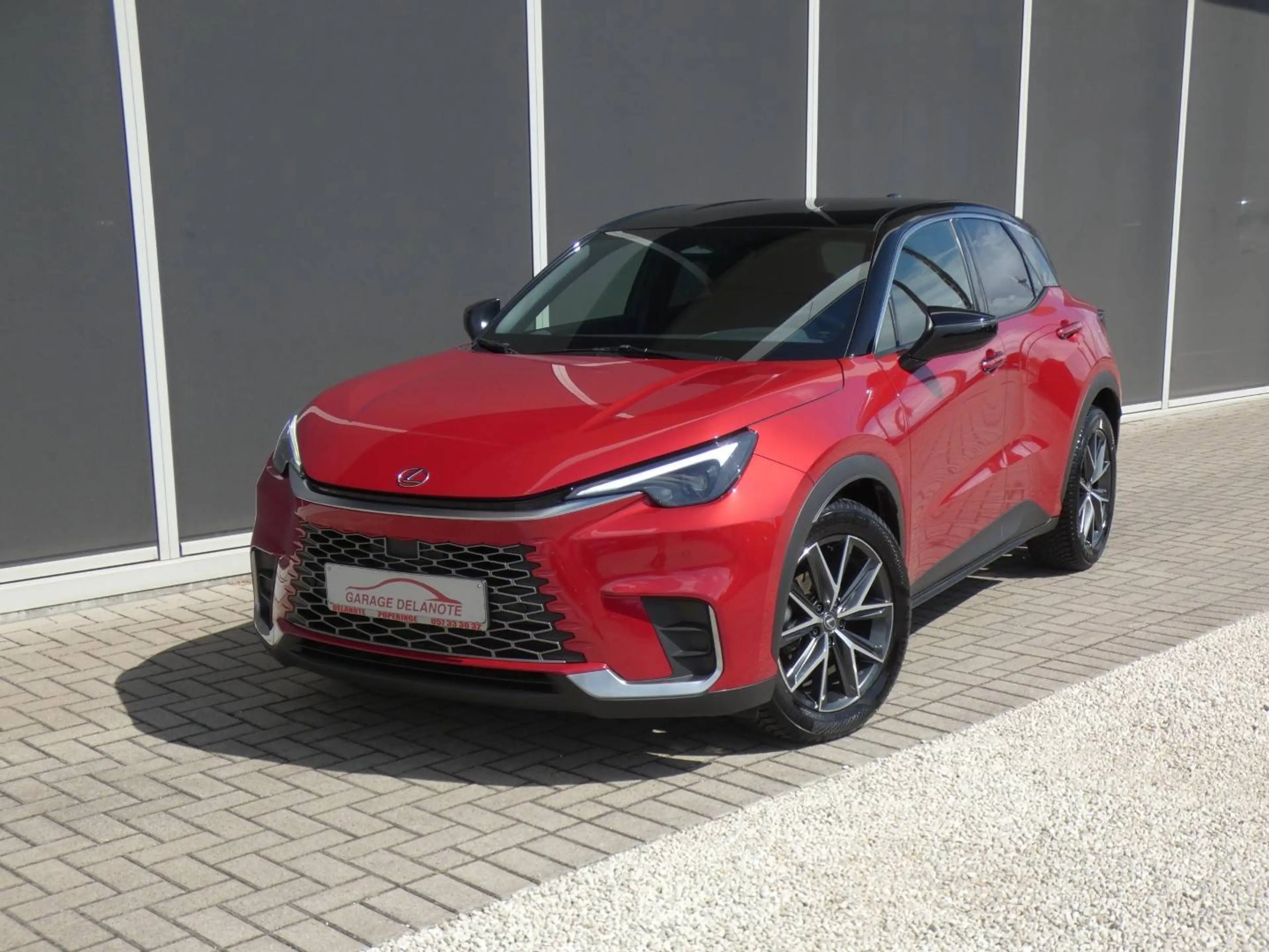 Lexus LBX Hybrid EMOTION +ZWART LEDER +Dodehoek +Zetelverwarming +Stuurwielverwarming +Parkeersensoren +Getinte ramen — photo 2
