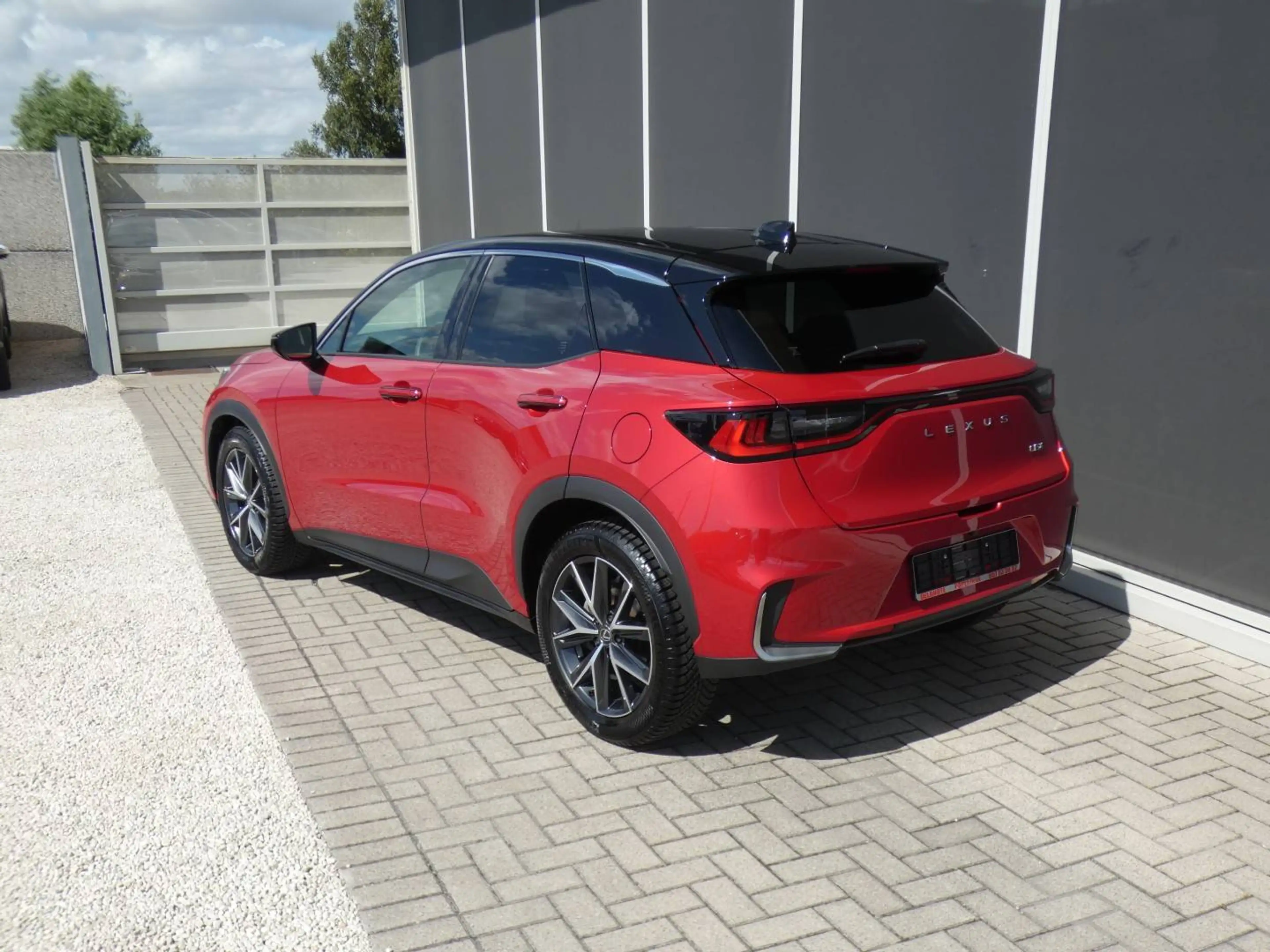 Lexus LBX Hybrid EMOTION +ZWART LEDER +Dodehoek +Zetelverwarming +Stuurwielverwarming +Parkeersensoren +Getinte ramen — photo 4