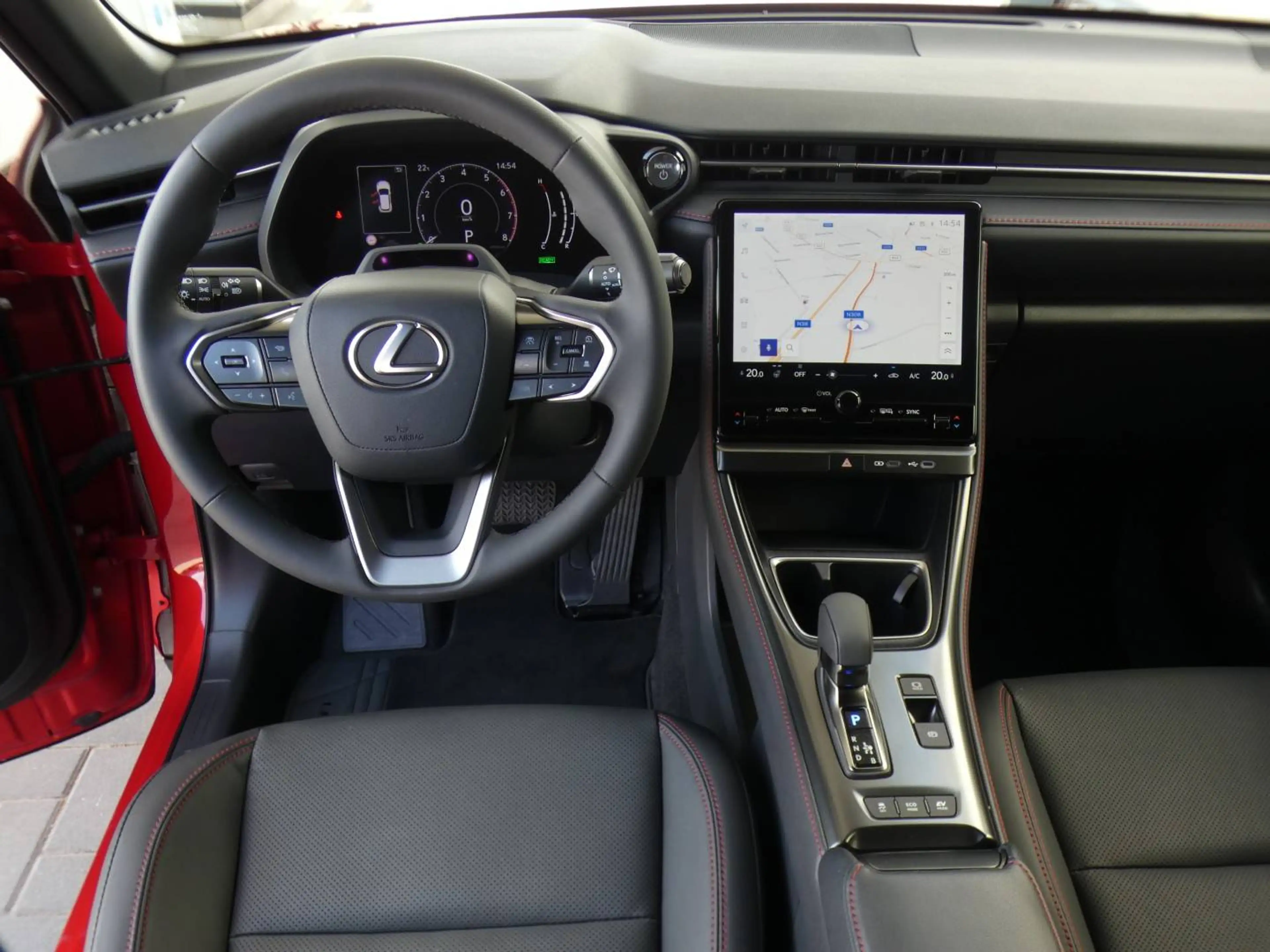 Lexus LBX Hybrid EMOTION +ZWART LEDER +Dodehoek +Zetelverwarming +Stuurwielverwarming +Parkeersensoren +Getinte ramen — photo 8