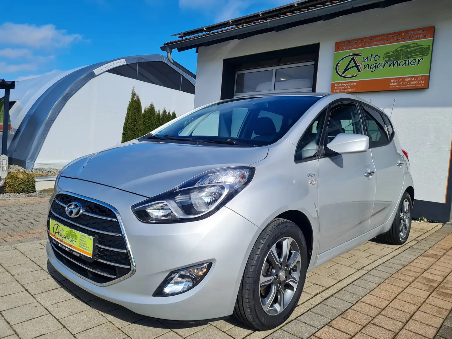 Hyundai iX20 1.6 CRDi blue Passion srebrna - 1