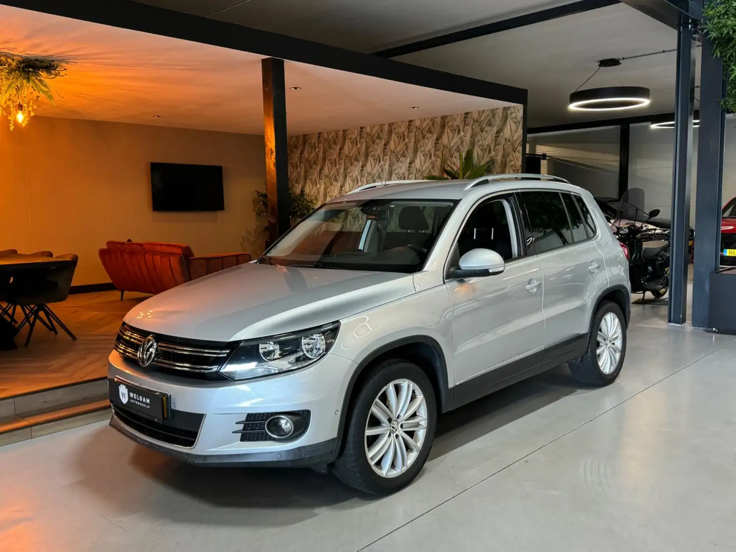 Volkswagen Tiguan 1.4 TSI Sport&Style Trekhaak PDC Cruise Clima Navi Grijs - 2