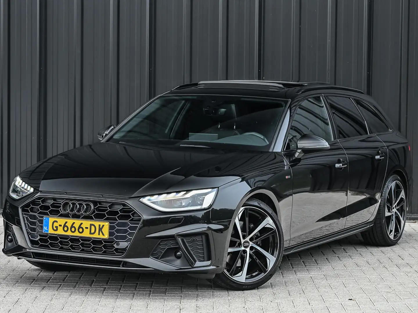 Audi A4 Avant 40 TFSI LAUNCH EDITION SPORT | BTW | AUTO | Schwarz - 2