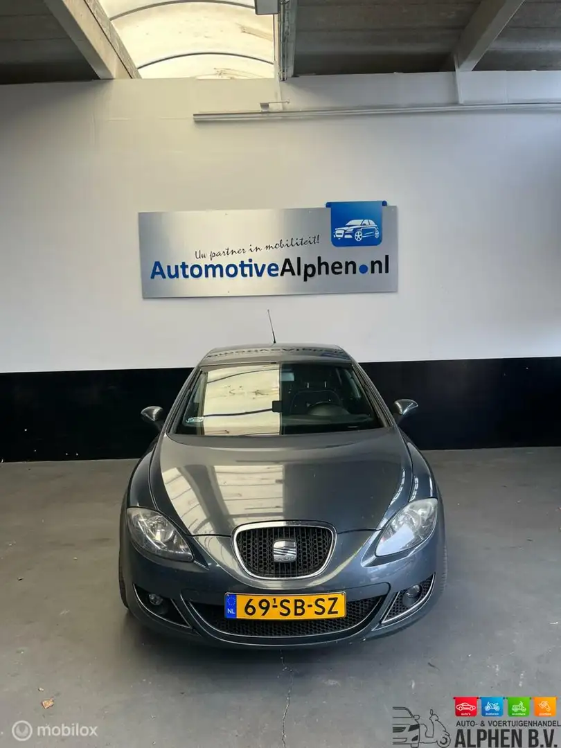 SEAT Leon 2.0 FSI Reference Gris - 2