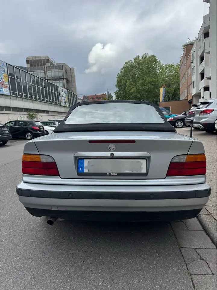 BMW 318i, foto 2