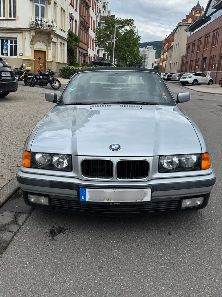 BMW 318i, foto 1