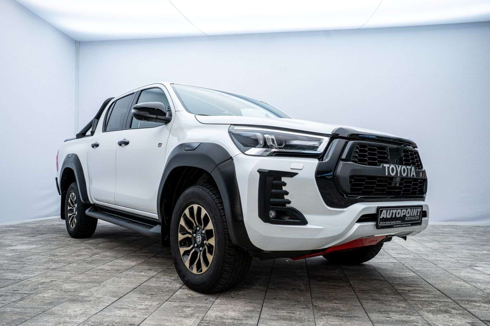 Second hand Toyota Hilux 2.8