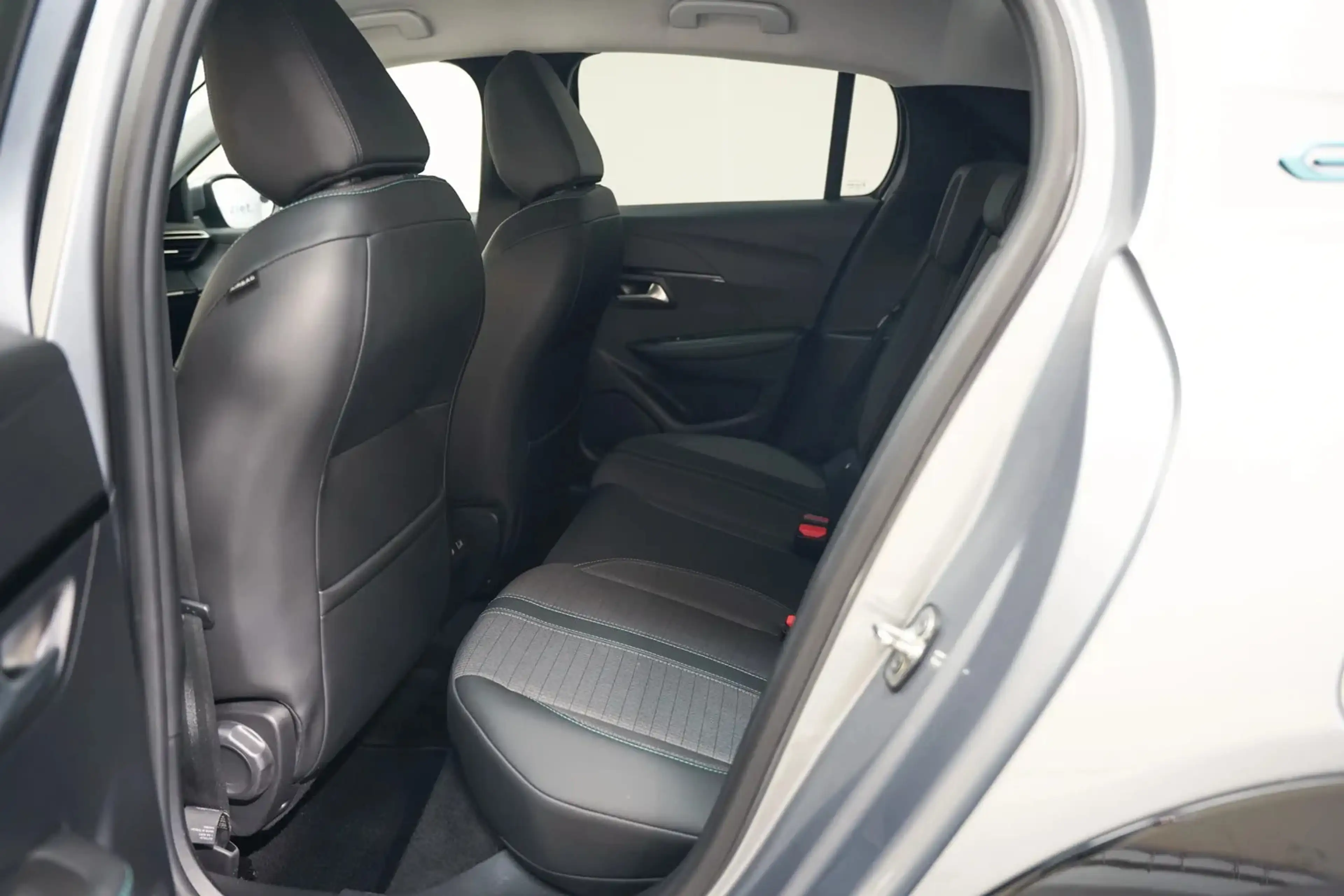 Peugeot e-208 EV Allure Pack 50 kWh [ Navi Stoelverwarming Camer — photo 11