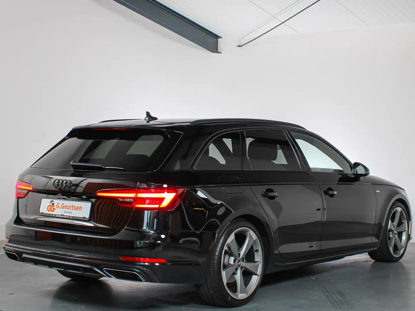 Audi A4 Avant 35 TFSI 2X S-line black edition, Volleder, L Zwart - 2