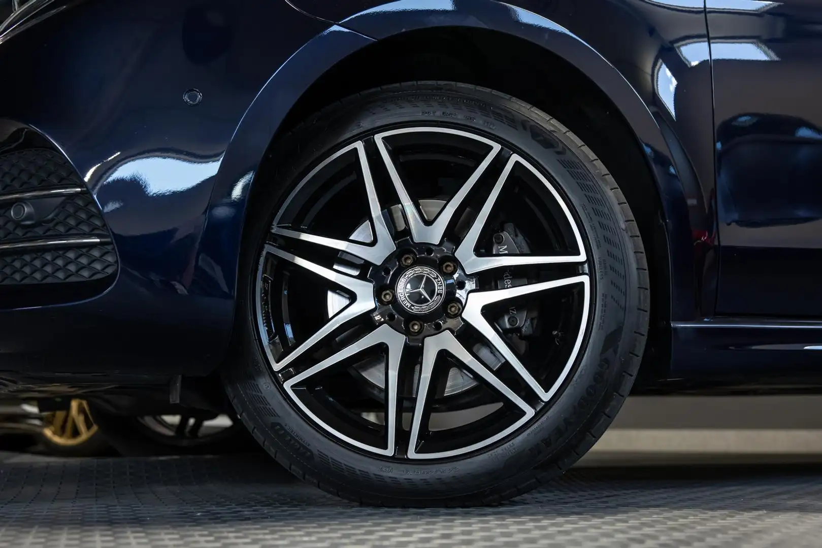 Mercedes-Benz V 300 d AVANTGARDE EDITION 4MATIC STHZ AMG-LINE Blau - 2