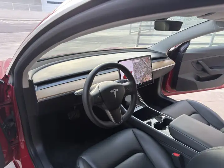 Tesla Model 3 2021, foto 18
