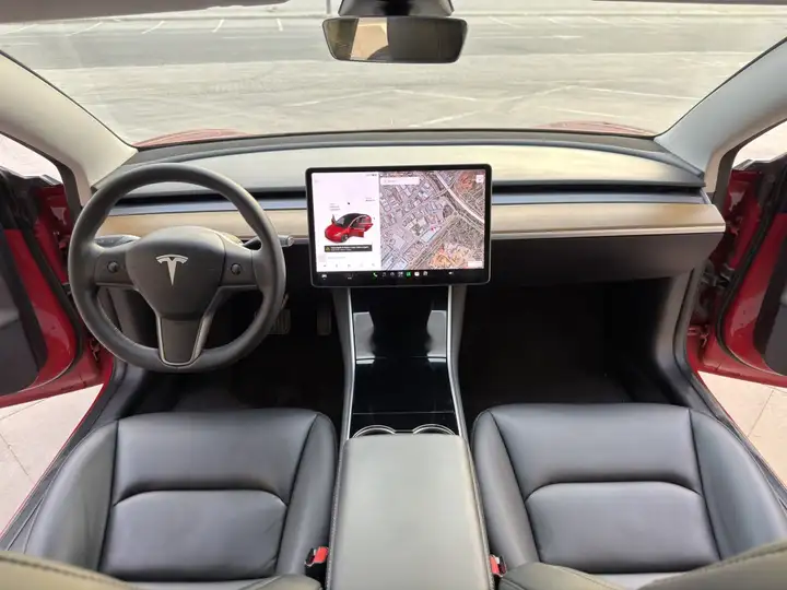 Tesla Model 3 2021, foto 21