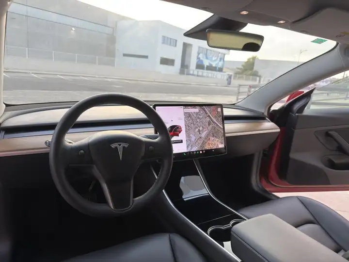 Tesla Model 3 2021, foto 22
