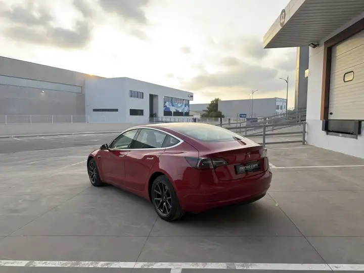Tesla Model 3 2021, foto 3