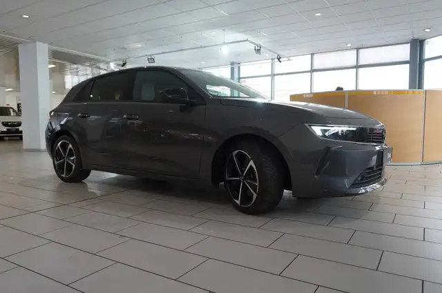 Opel Astra view 6