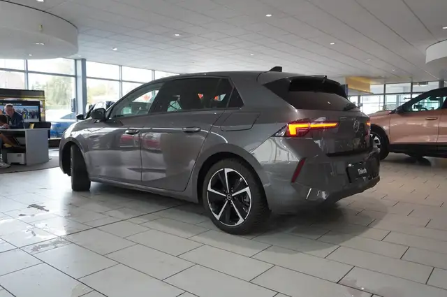 Opel Astra view 11