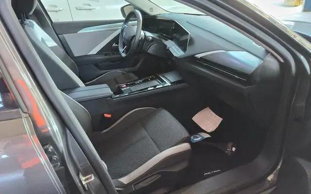 Opel Astra view 3