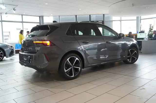 Opel Astra view 8