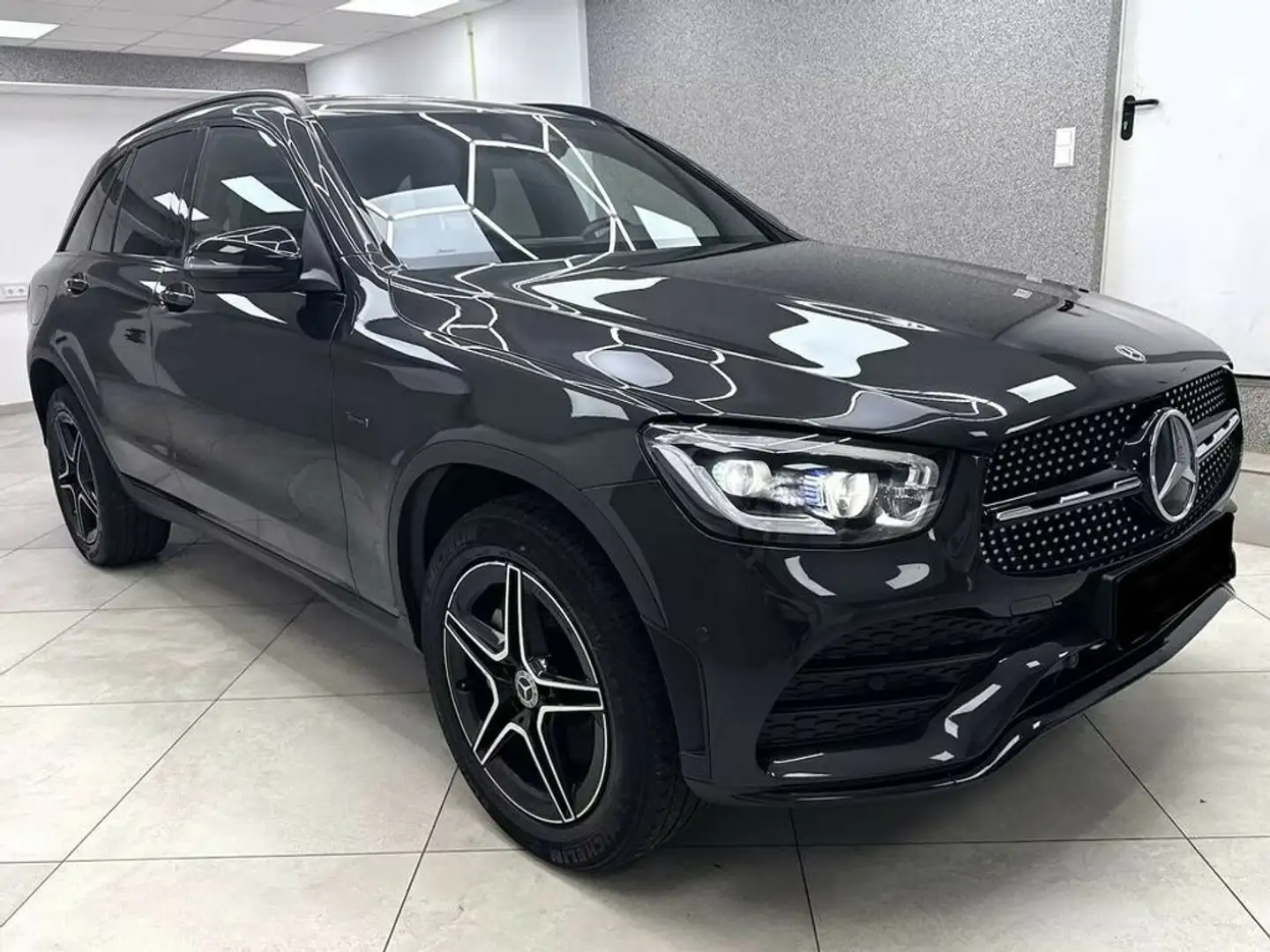 Mercedes-Benz GLC 300 e 4M*AMG*NIGHT*AHK*MULTIBEAM*WIDESCREEN* Grau - 2