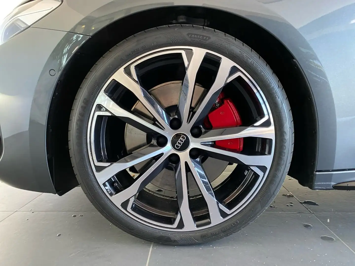 Audi A5 Avant e-hybrid quattro S line 270 kW HUD+360°+ACC Grau - 2