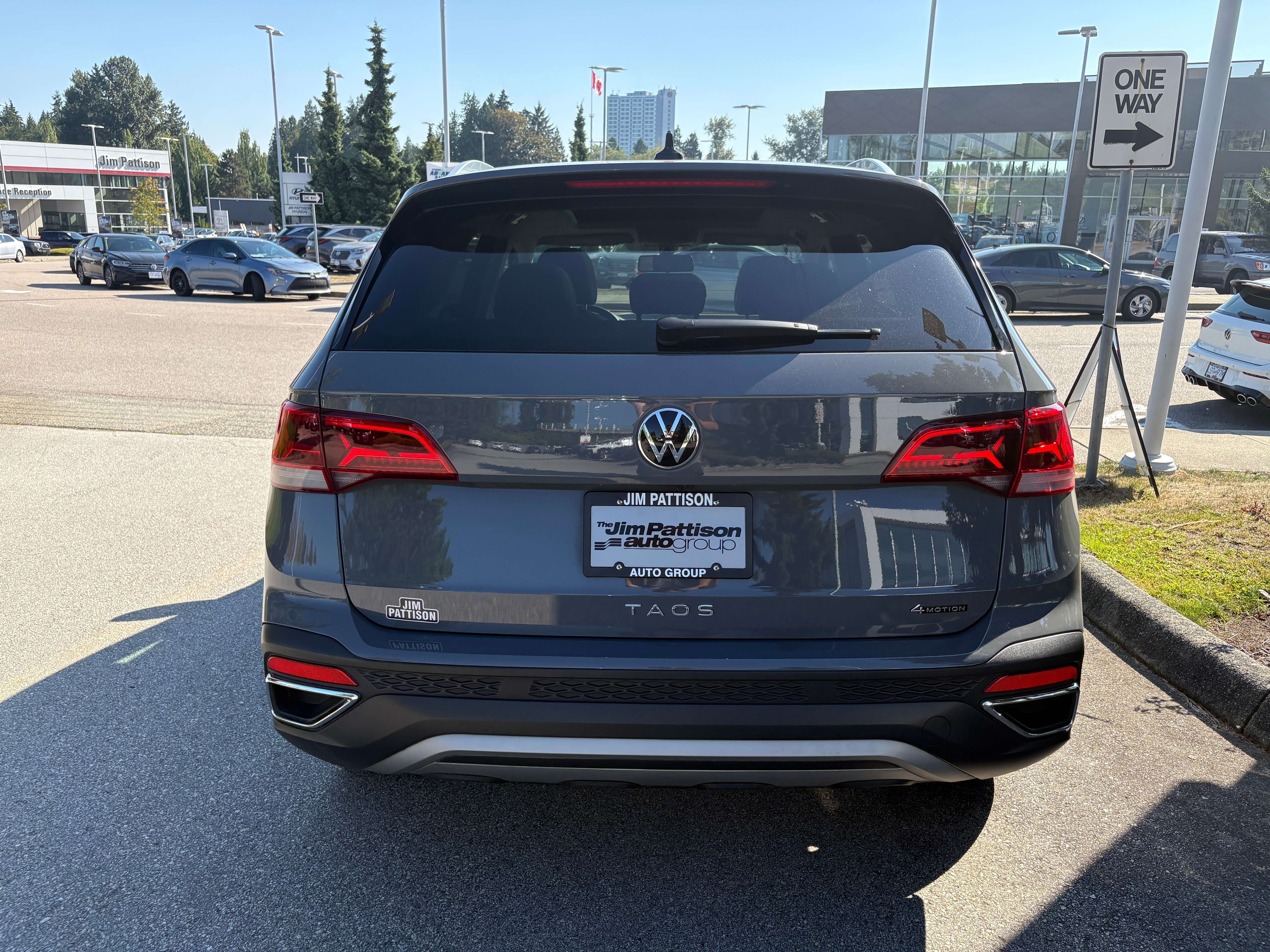 2022 Volkswagen Taos Comfortline, ONE OWNER, VW CERTIFIED — снимка 1