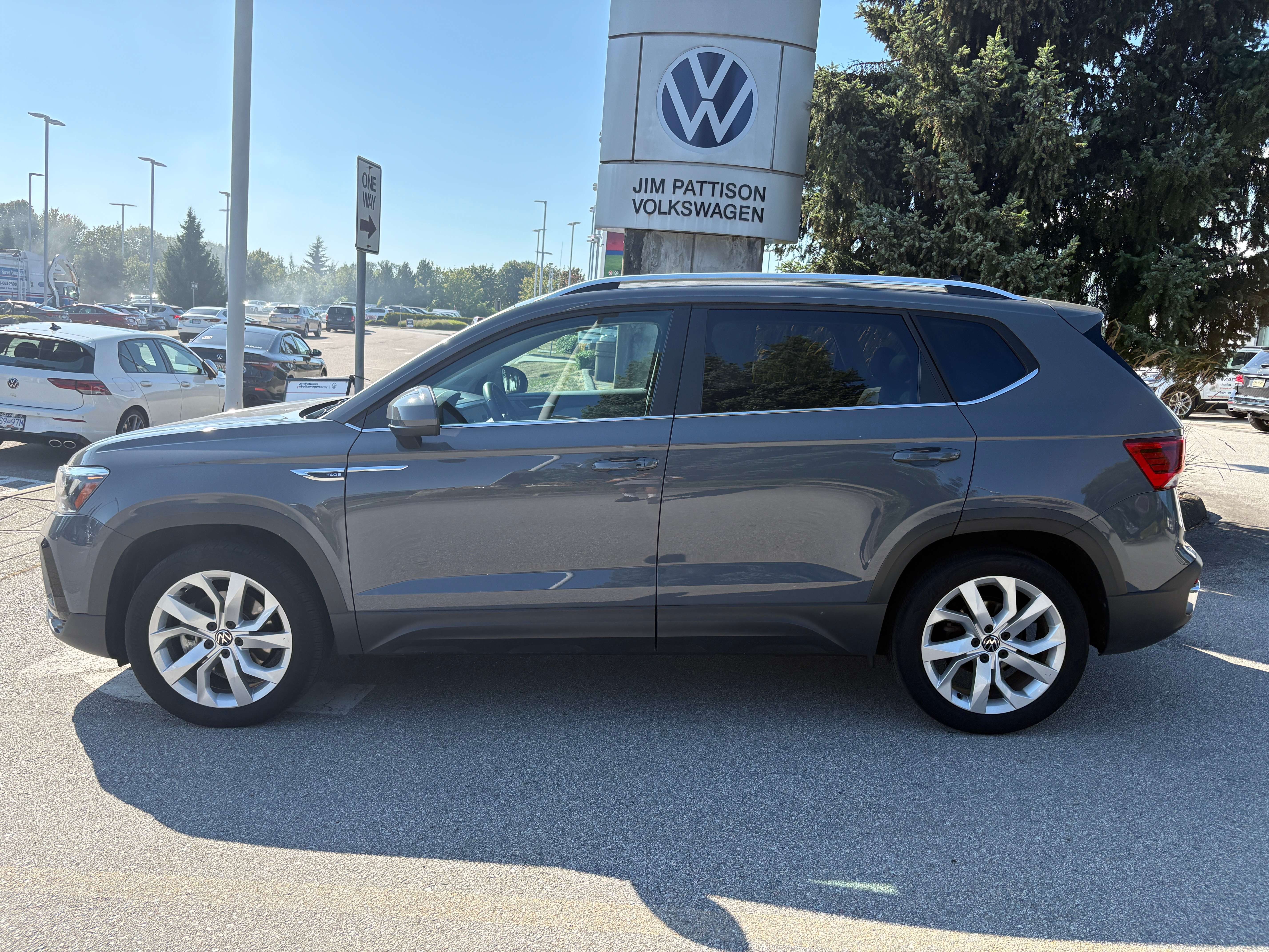 2022 Volkswagen Taos Comfortline, ONE OWNER, VW CERTIFIED — снимка 1