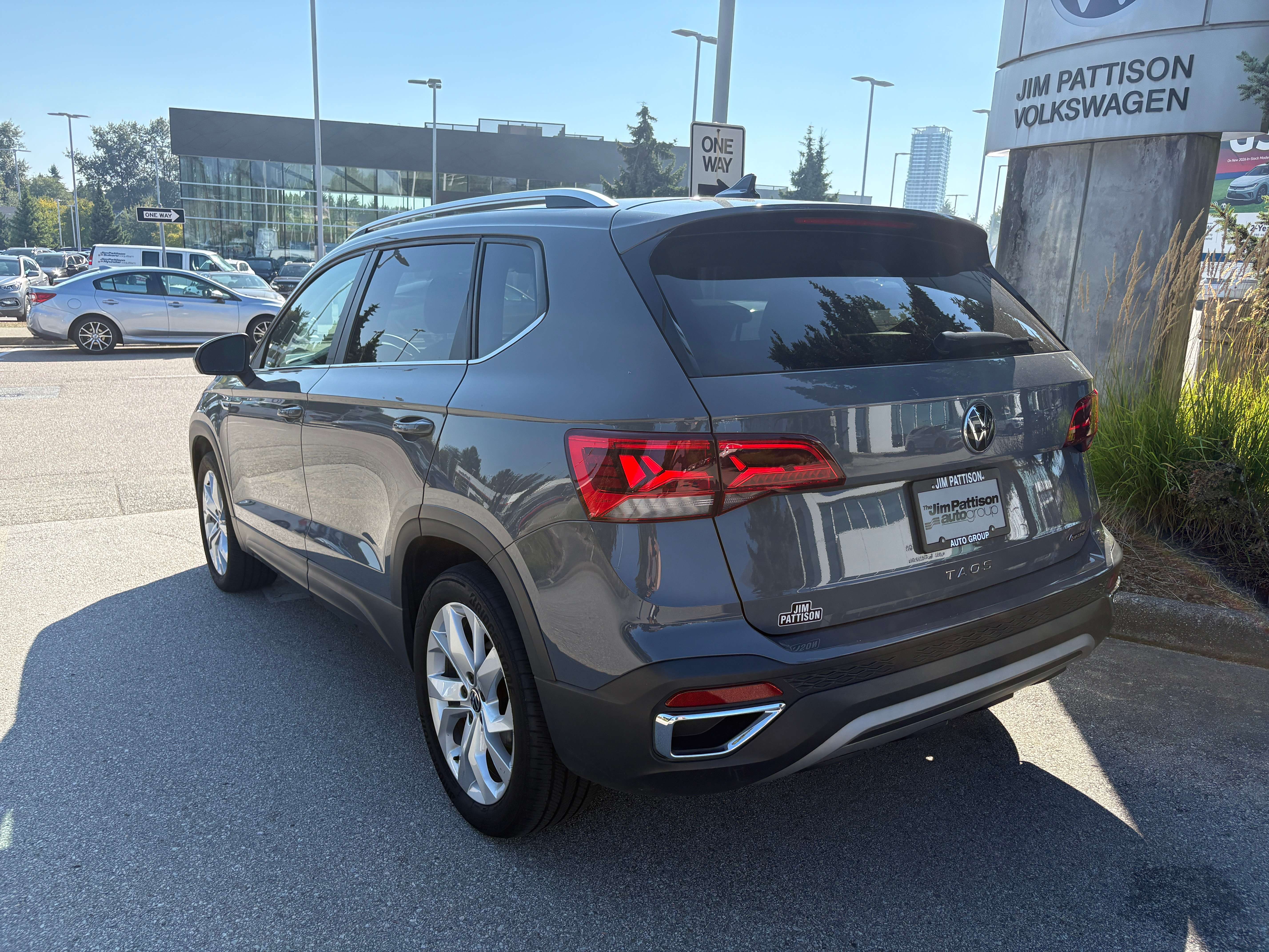 2022 Volkswagen Taos Comfortline, ONE OWNER, VW CERTIFIED — снимка 1