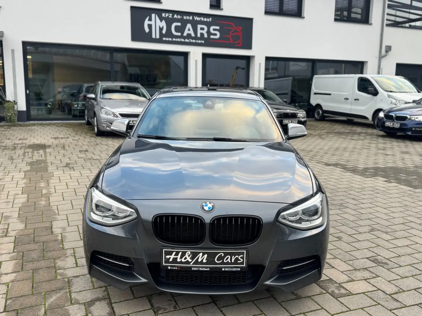 BMW 135 i xDrive/Aut/Schaltwippen/SD Šedá - 2