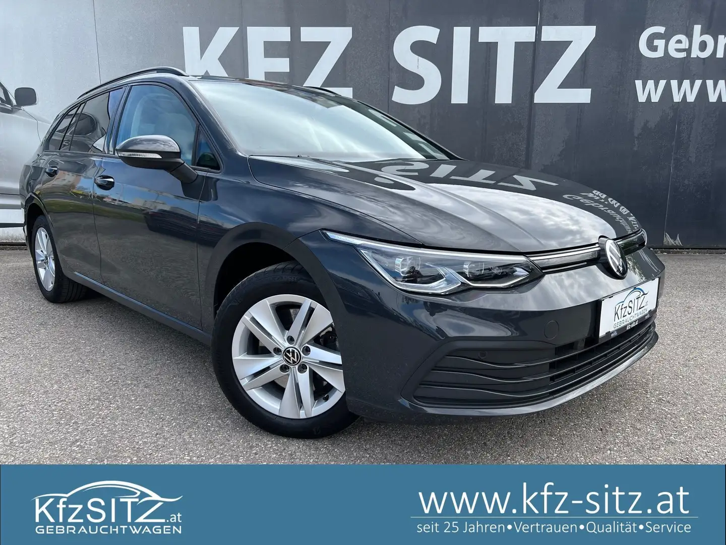 Volkswagen Golf Variant 2,0 TDI Life DSG | NP: €44.400 Grau - 1