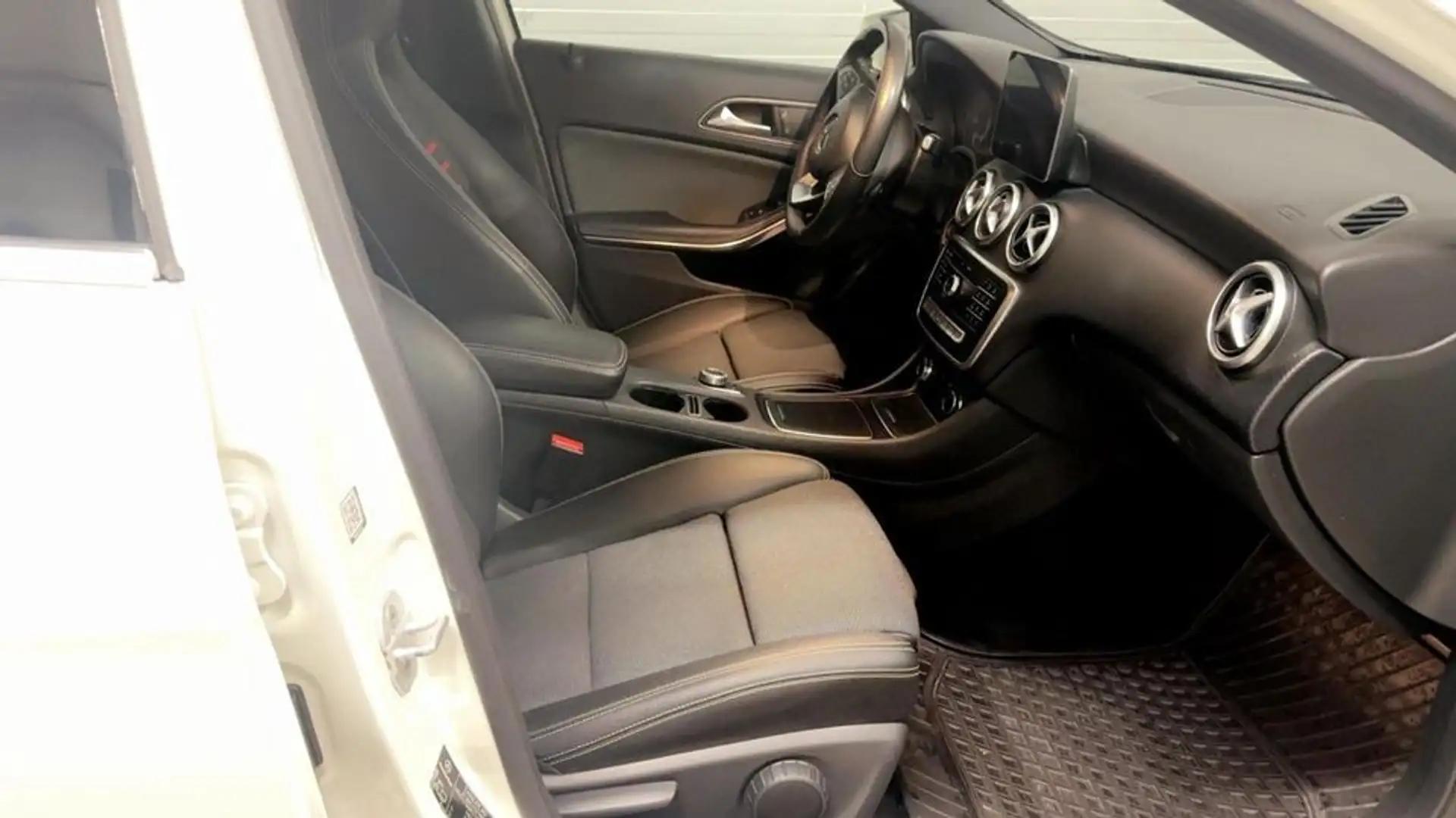 Mercedes-Benz A 180 Classe 7G-DCT Sport Edition Blanc - 1