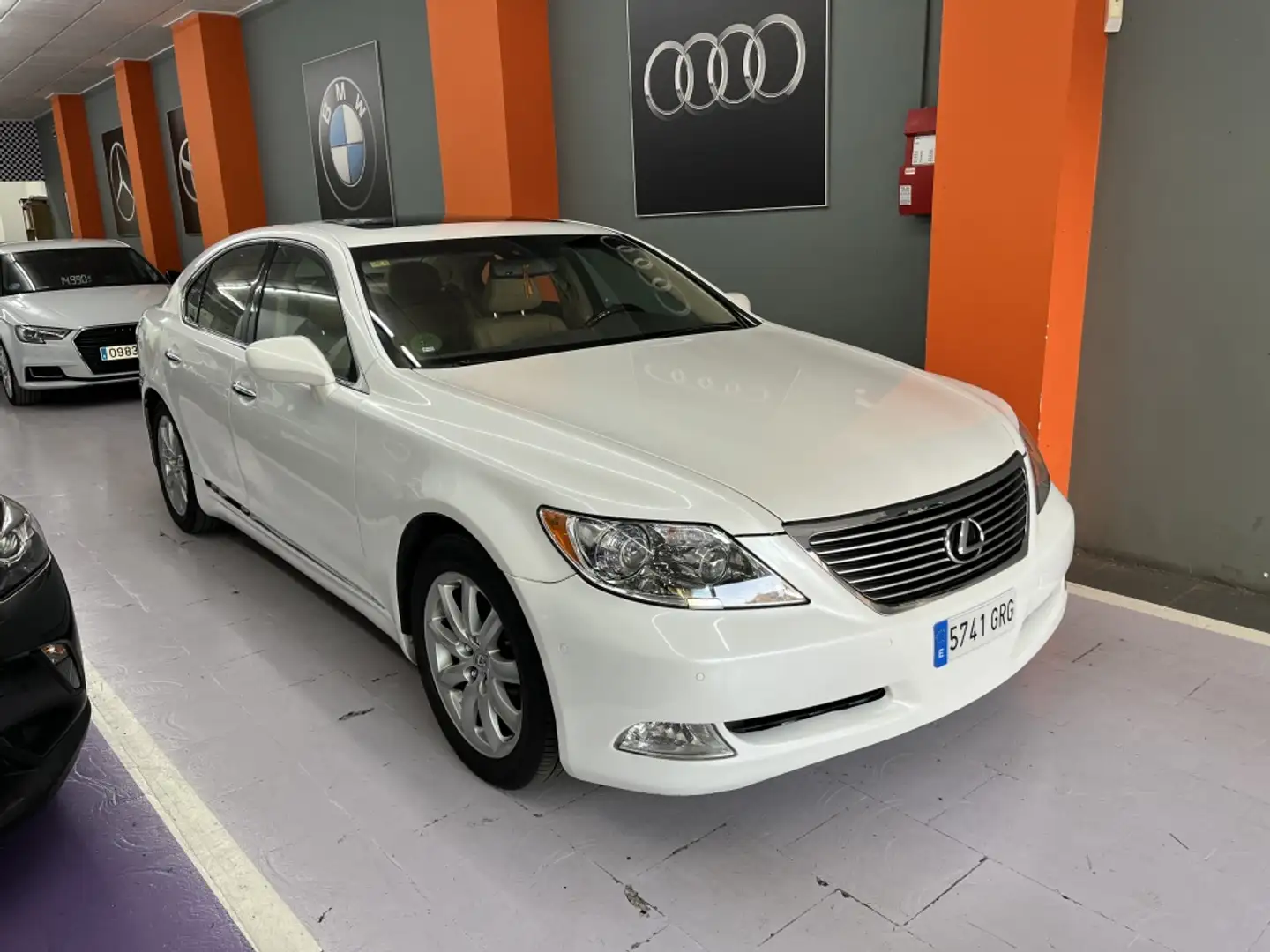 Lexus LS 460 Executive Aut. Weiß - 1