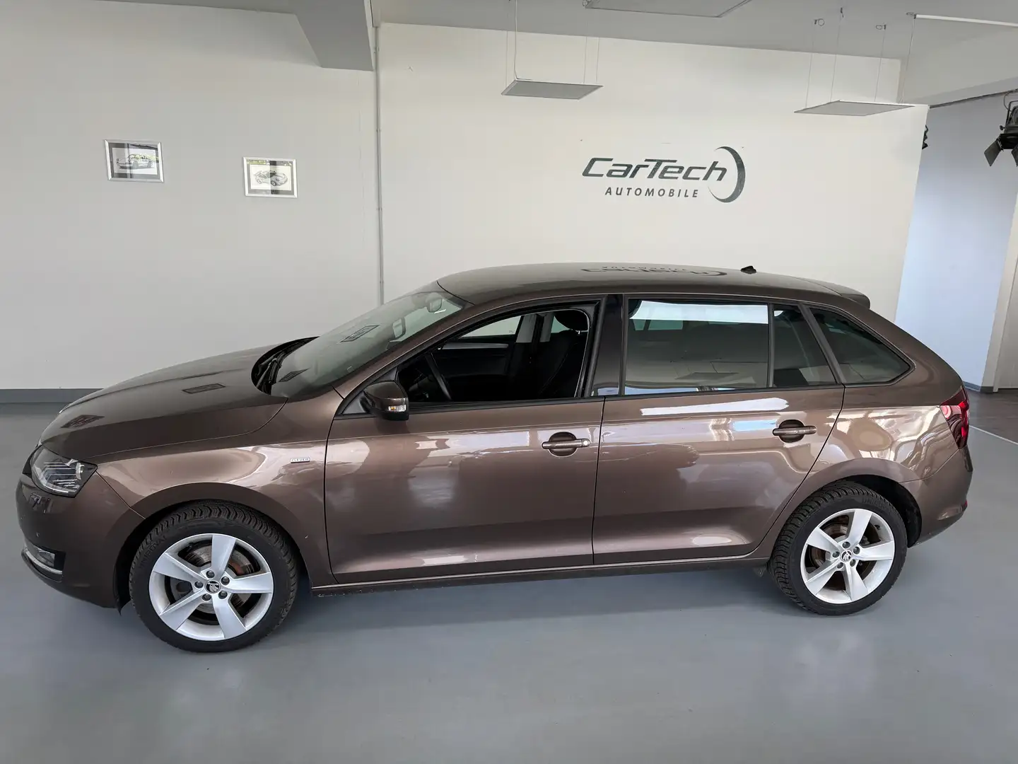 Skoda Rapid/Spaceback AUTOMATIK Navi PDC Allwetter HU Neu ab 149,-/Monat Hnědá - 2
