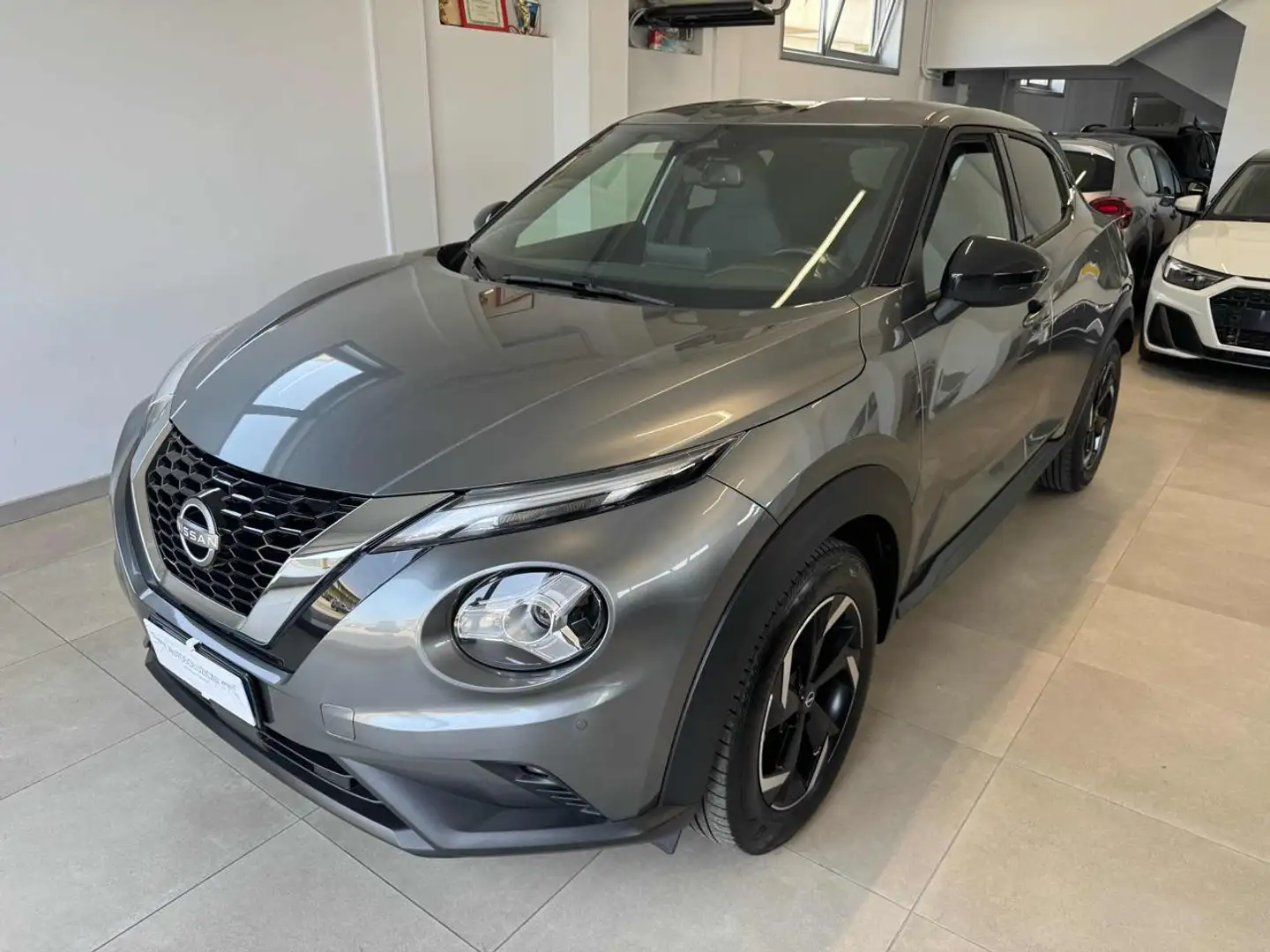 Nissan Juke 1.0 DIG-T 114 CV N-Connecta Grigio - 1