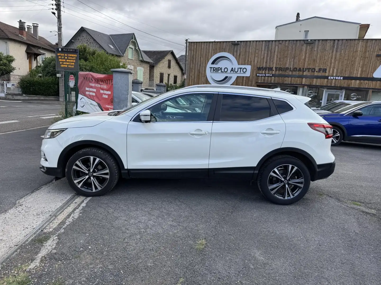 Nissan Qashqai 1.6 dCi - 130 Bva N-Connecta gps + toit panoramiqu - 2