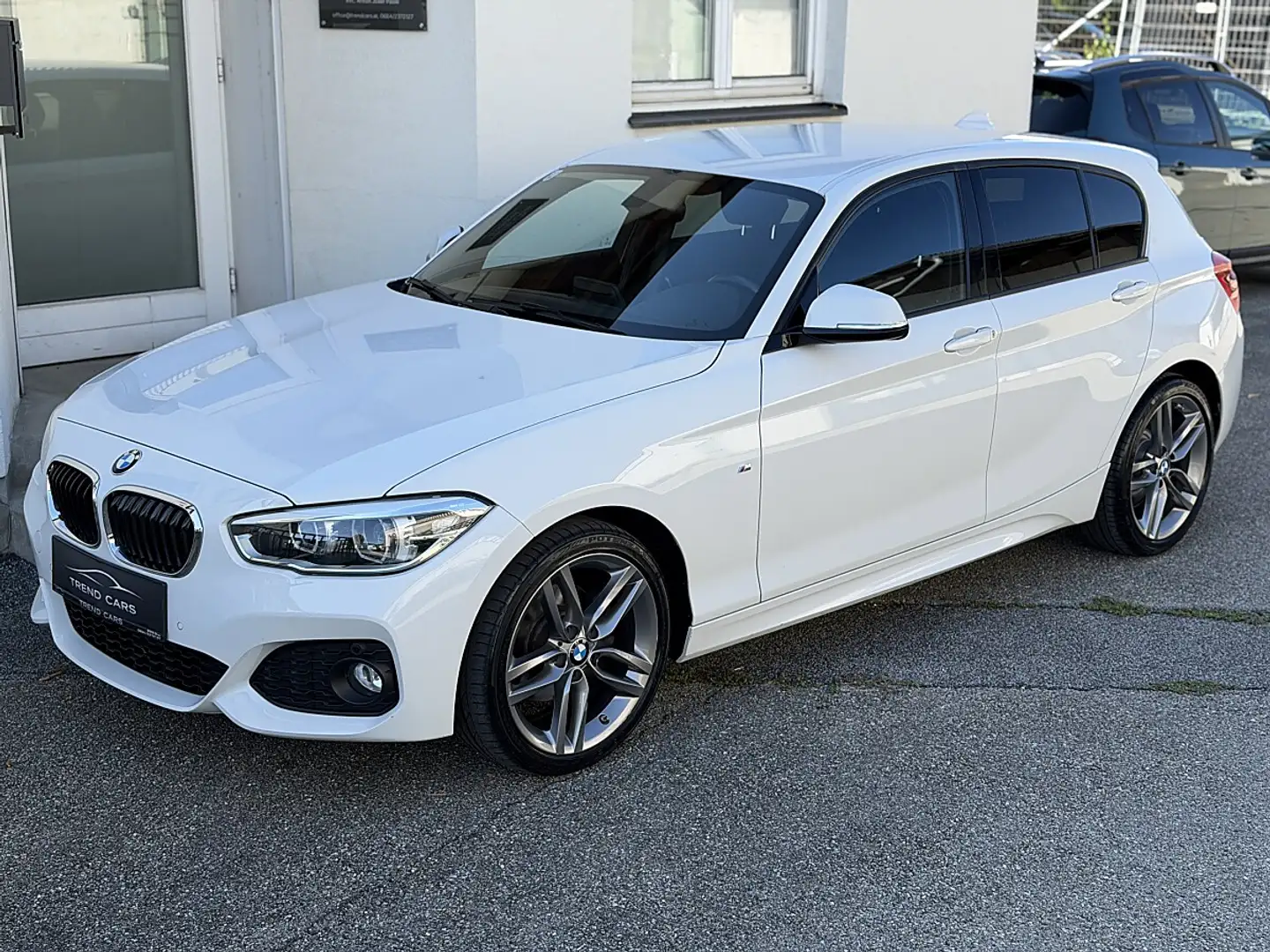 BMW 118 d xDrive M Sport | LED | Navi | AHK | Pickerl NEU Weiß - 1