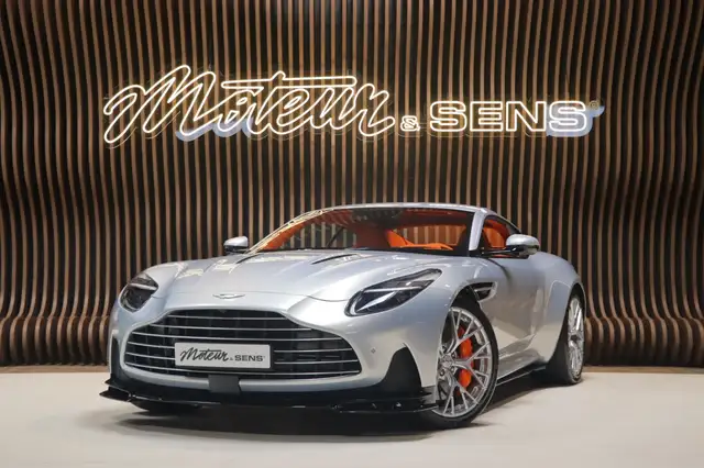 Aston Martin DB12 S